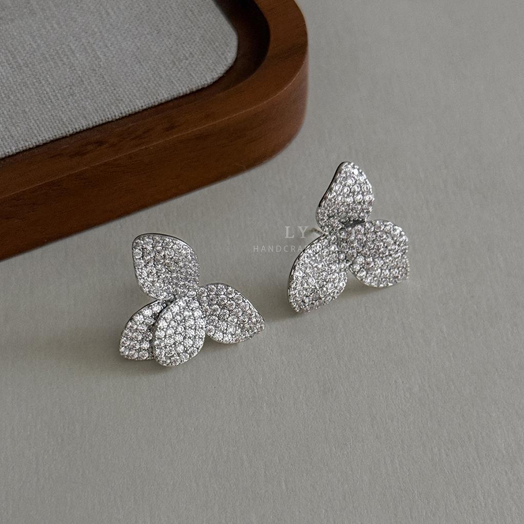 Light luxury full diamond butterfly stud earrings three-dimensional butterfly wing shape shiny zircon niche design dating commuter temperament earring