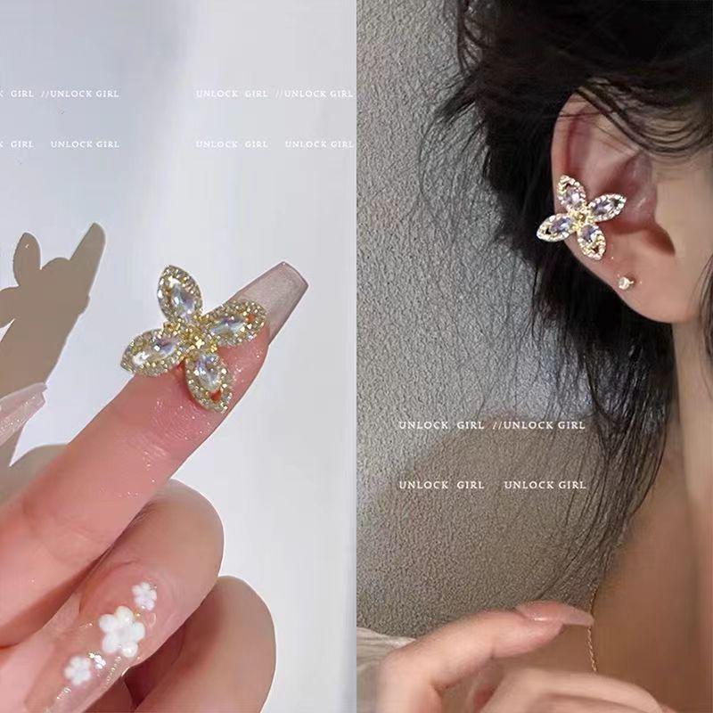 Koreańskie Klipsy na Uszy dla Nieprzekłutych Uszu – Modny Chwost i Perłowy Motylkowy Design dla Kobiet