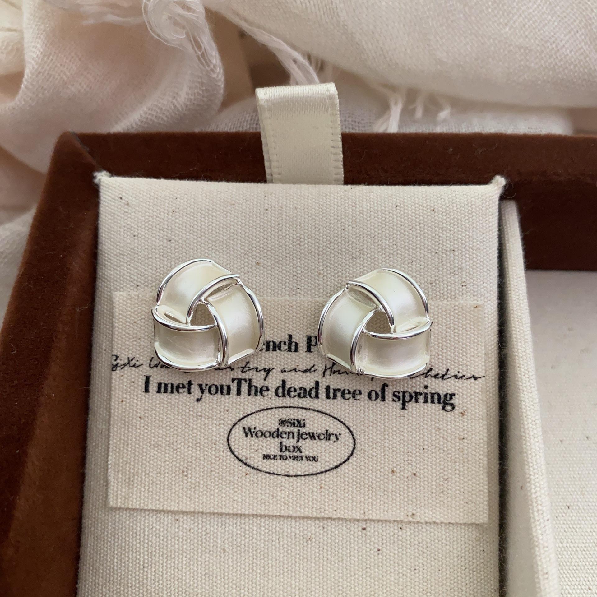 

French Surround Drop Glaze Earrings Women s Niche Design Earrings Women s Temperament Versatile Earrings Light Luxury Premium Earrings