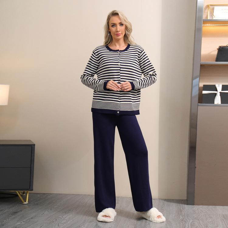 

Внешний круглый вырез однобортный вязаный свитер широкие брюки трикотажный комплект из двух предметов One Size тёмно-синий