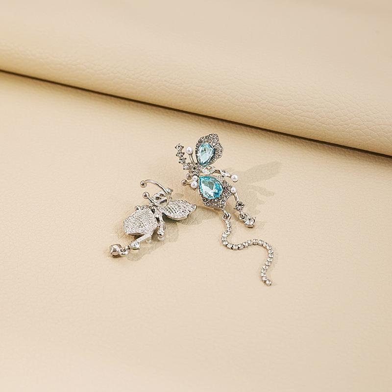 Fortgeschrittene Sense Asymmetrische Ohrclips, Ohrringe Ohne Piercings, Nischen-Design für Damen, Ohrringe, Super Fee Schmetterling Ohne Piercing Ohrknochenclips
