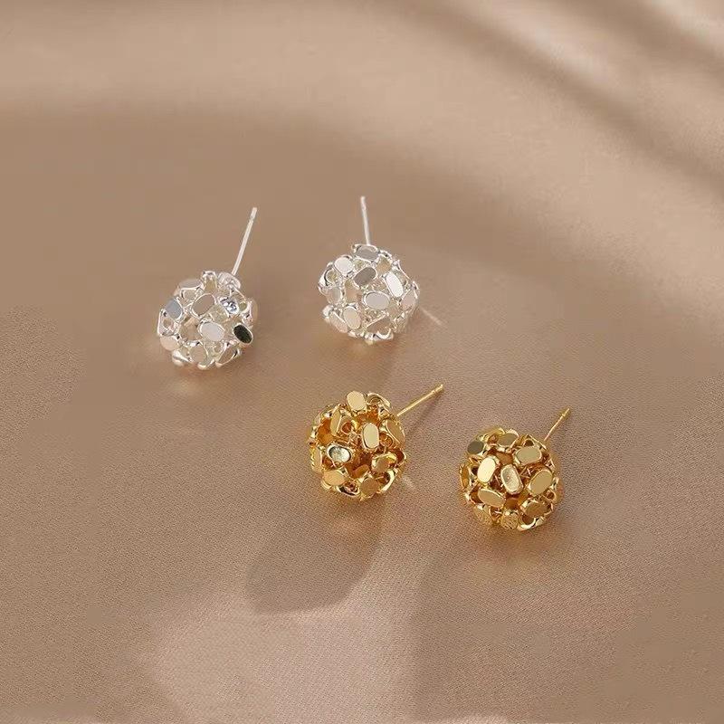 Gold Woven Ball Stud Earrings: Luxurious, Fashionable, Simple, and Versatile Design