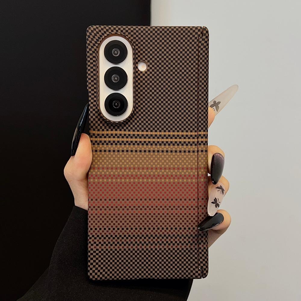Custodia per telefono antiurto con texture in fibra di carbonio per Samsung Galaxy Z Fold 7, Cover protettiva magnetica invisibile per ricarica wireless