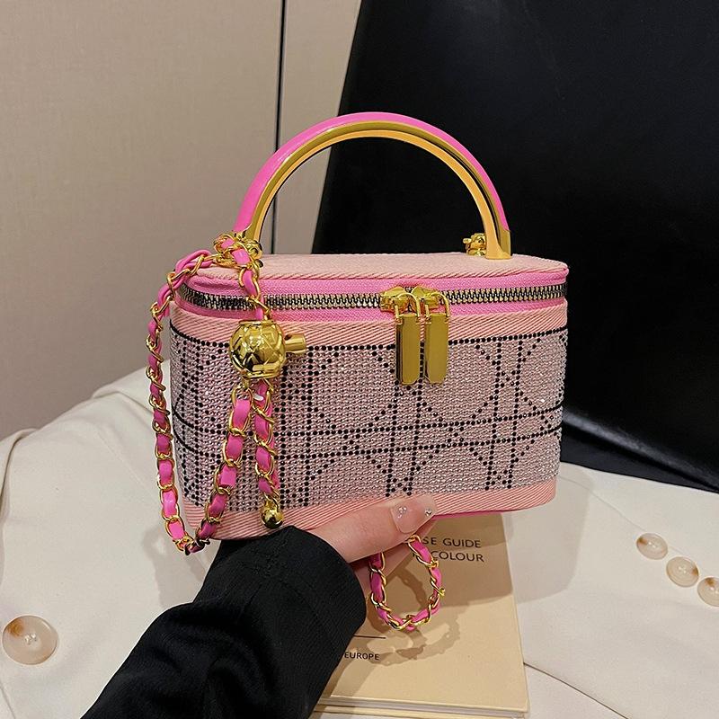 

Bag women s bag spring 2025 new Korean version niche shoulder bag fashion diamond crossbody portable vanity case sub-bag чорний