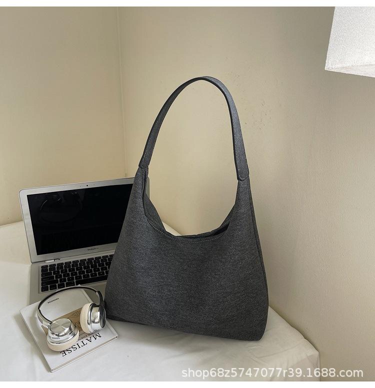 Fashion trend underarm bag women's 2025 summer new Korean version simple casual tote bag commuter shoulder bag