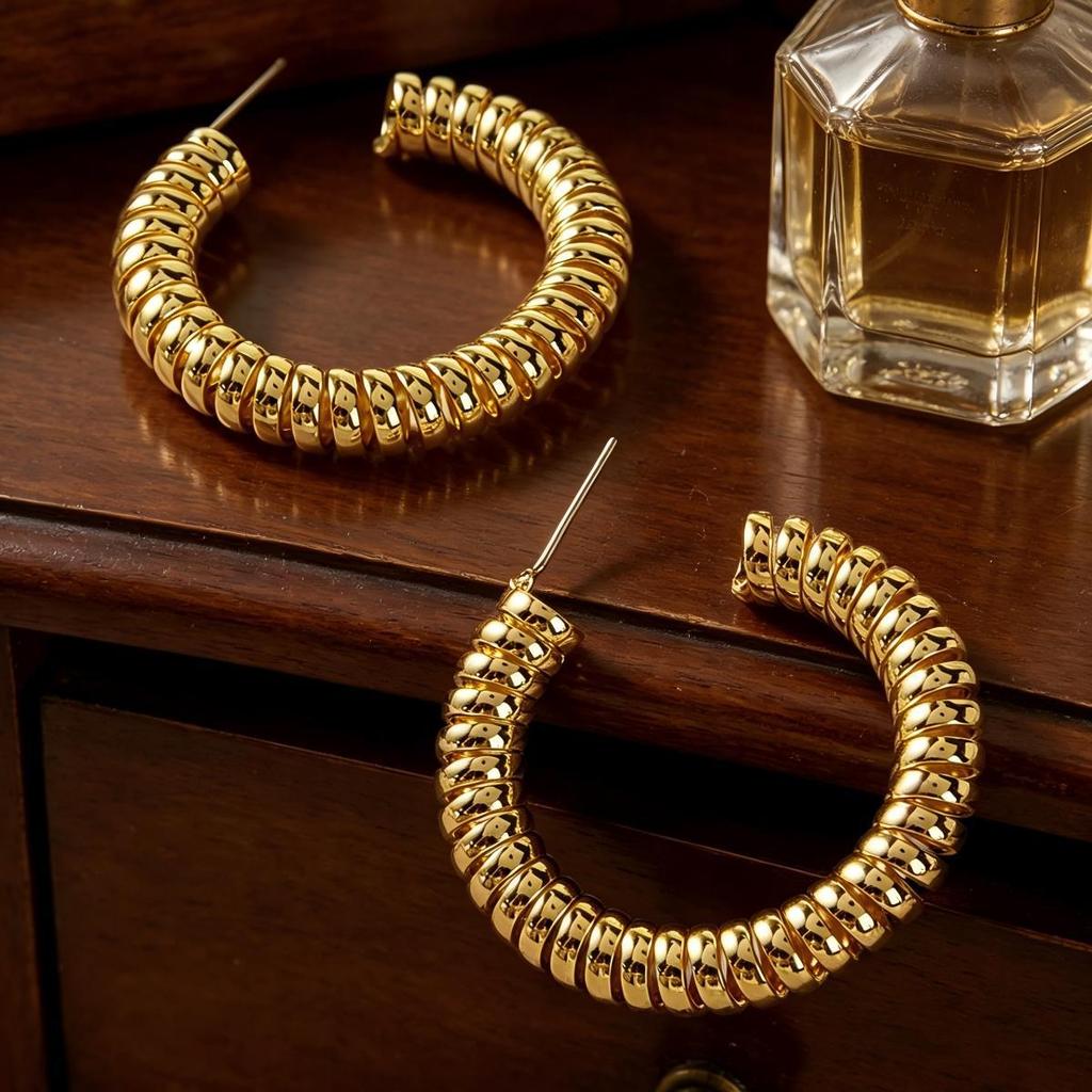 2026 Retro Gold Spiral C-Hoop Earrings, European & American Style Heavy Metal Ear Ornaments.
