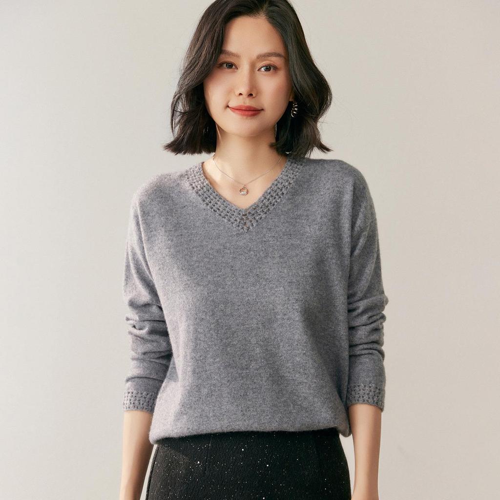 Women's V-Neck Hand-Crocheted Cashmere Sweater - Loose Knit Solid Color for 2026 Autumn/Winter.