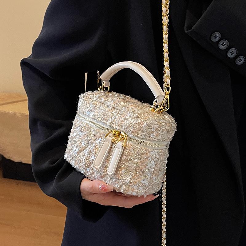 2025 New Xiaoxiangfeng Rhombus Casual Portable Box Bag Trendy New Fashion Women's Chain Messenger Bag