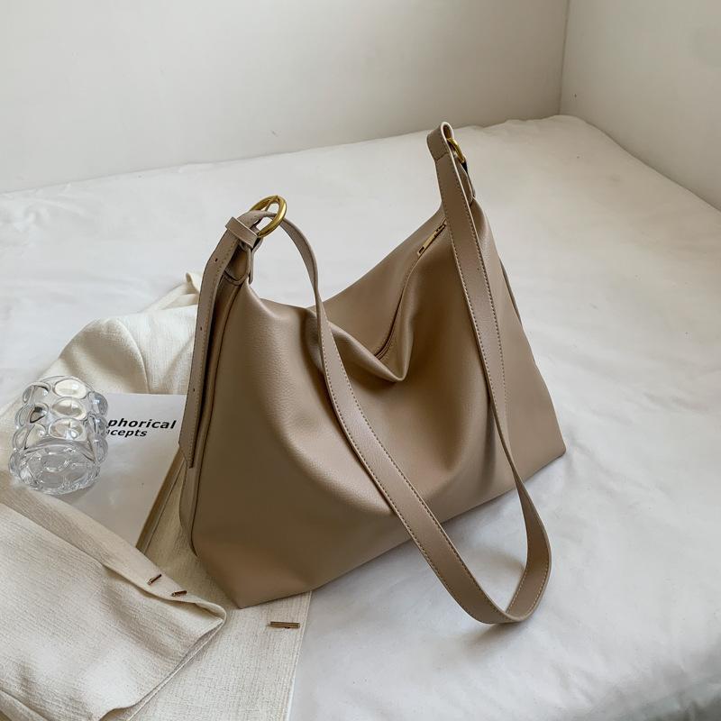 Black bag women's autumn and winter fashion new fashion large capacity shoulder messenger bag casual versatile commuter tote bag