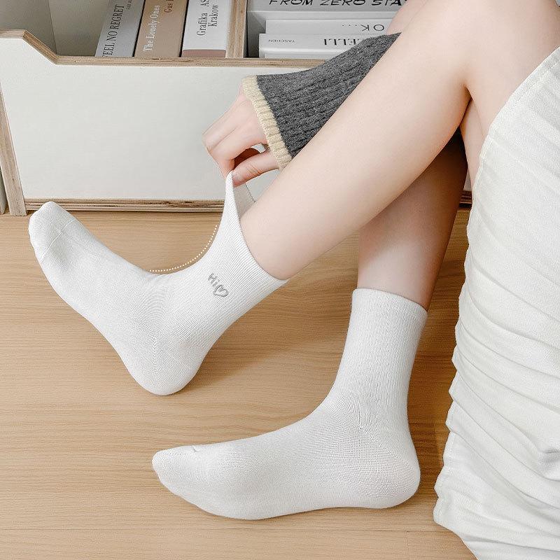 Women's Mid-calf Socks for Spring and Autumn, Heart-shaped Embroidered Cotton Socks, Trendy Women's Socks for Autumn and Winter, Anti-slip Long Socks