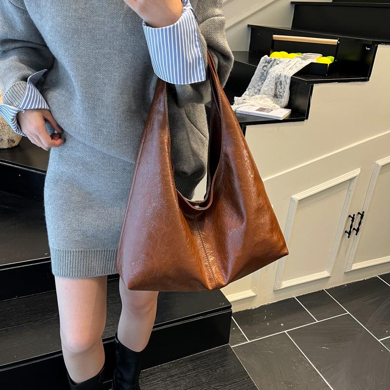 Retro commuter oil surface bag women's 2025 new casual simple design tote bag large capacity underarm women's bag
