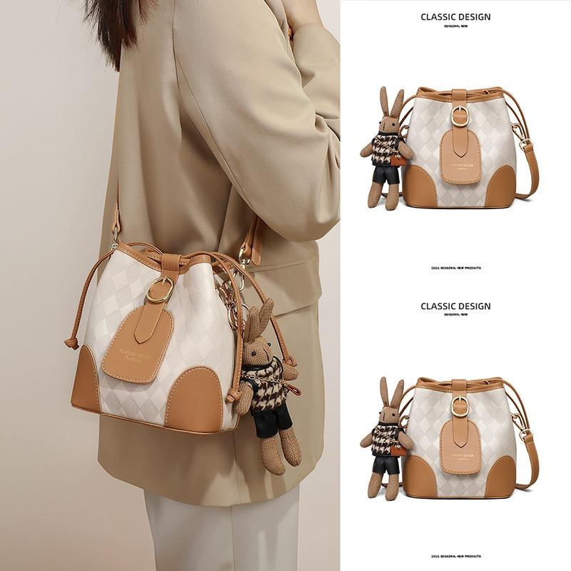 Leather bag women's autumn and winter new niche design versatile messenger bag premium bucket bag luggage