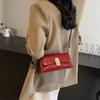 Simple And Trendy Shoulder Bag, Premium Messenger Bag, Commuter Baguette Bag, Retro Hand-Held Underarm Women'S Bag.