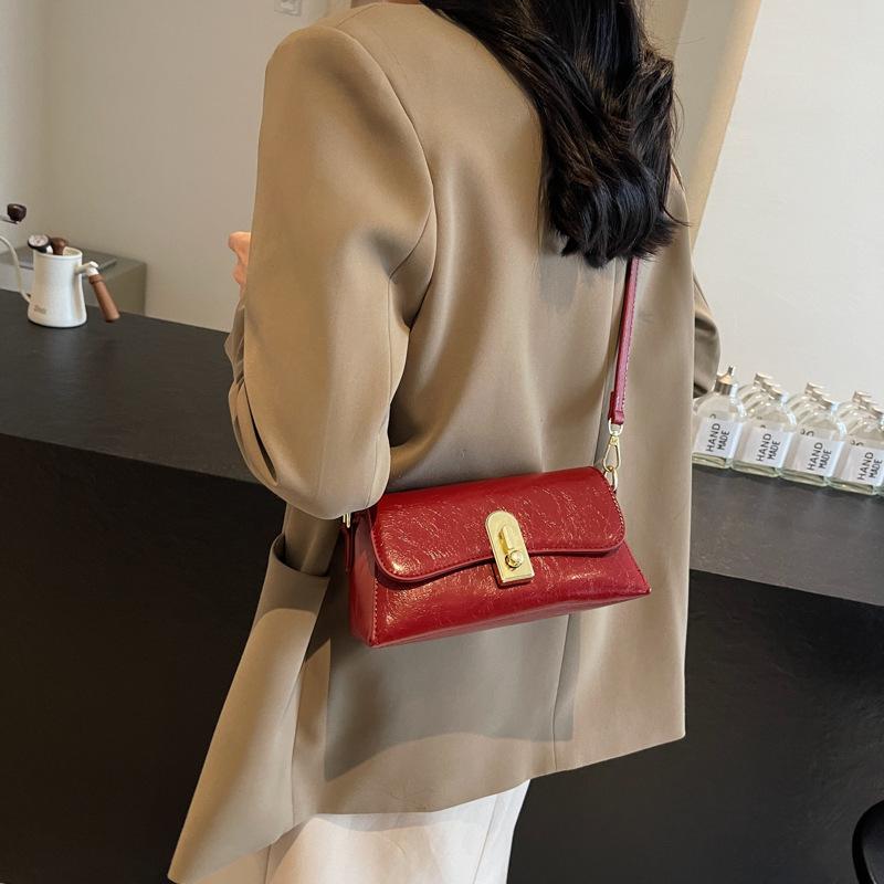 Simple And Trendy Shoulder Bag, Premium Messenger Bag, Commuter Baguette Bag, Retro Hand-Held Underarm Women'S Bag.