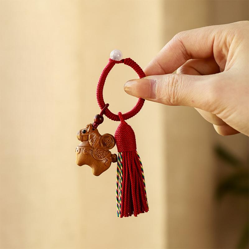 

Креативный деревянный талисман пони с кисточкой, брелок, кулон-лошадь из зодиака, подвеска на рюкзак, украшение на Новый год, сувенир, подарок A4