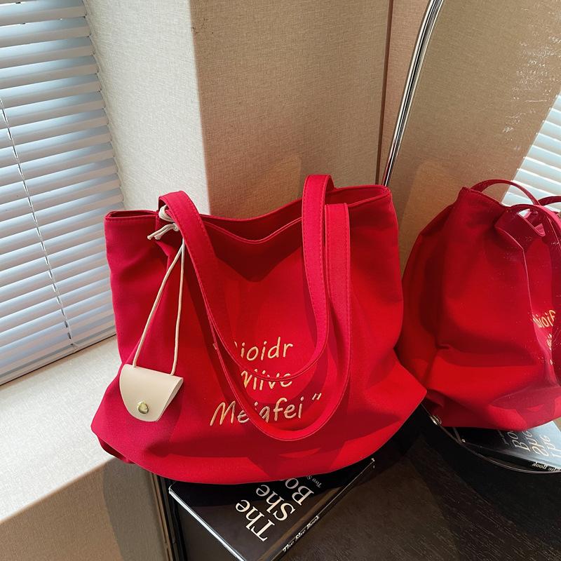 

Niche Lazy Wind Underarm Bag Women s Autumn and Winter Letter Fashion Large Capacity Shoulder Tote Bag красный