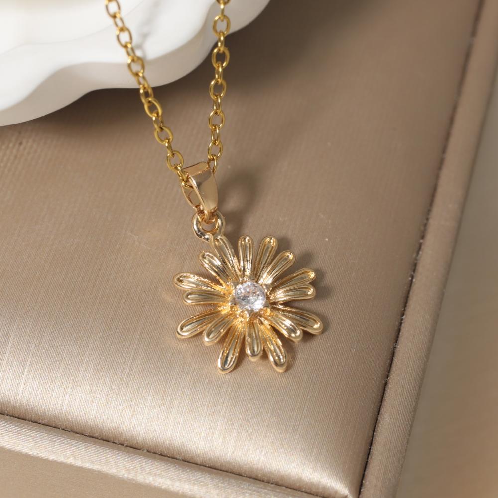 Flower Shape Pendant Necklace for Women Golden Stainless Steel Clavicle Chain Wedding Party Daily Wear Jewelry Accessories