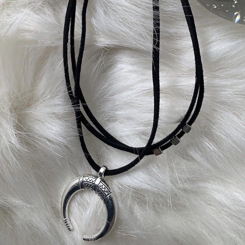Dark Girl Retro Crescent Moon Pendant Multi-layer Suede Rope Necklace Cool Handsome Choker Collarbone Chain Necklace Collar