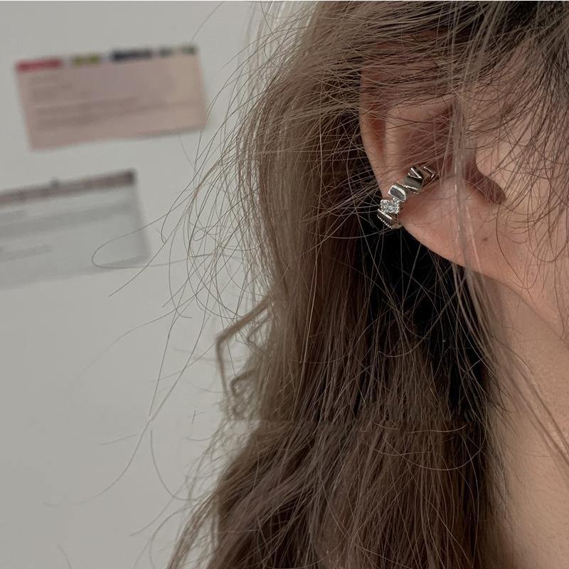 Korean Style Irregular Shiny Gear Ear Cuff, No Piercing Needed, Versatile and Chic for Autumn