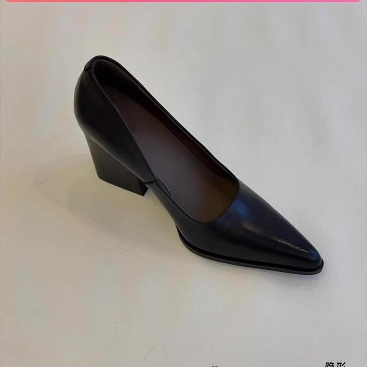 2025 Sheepskin Version~ Retro Thick Heel Pointed Temperament Black Medieval High Heels One Pedal Light Mouth Commuting Shoes