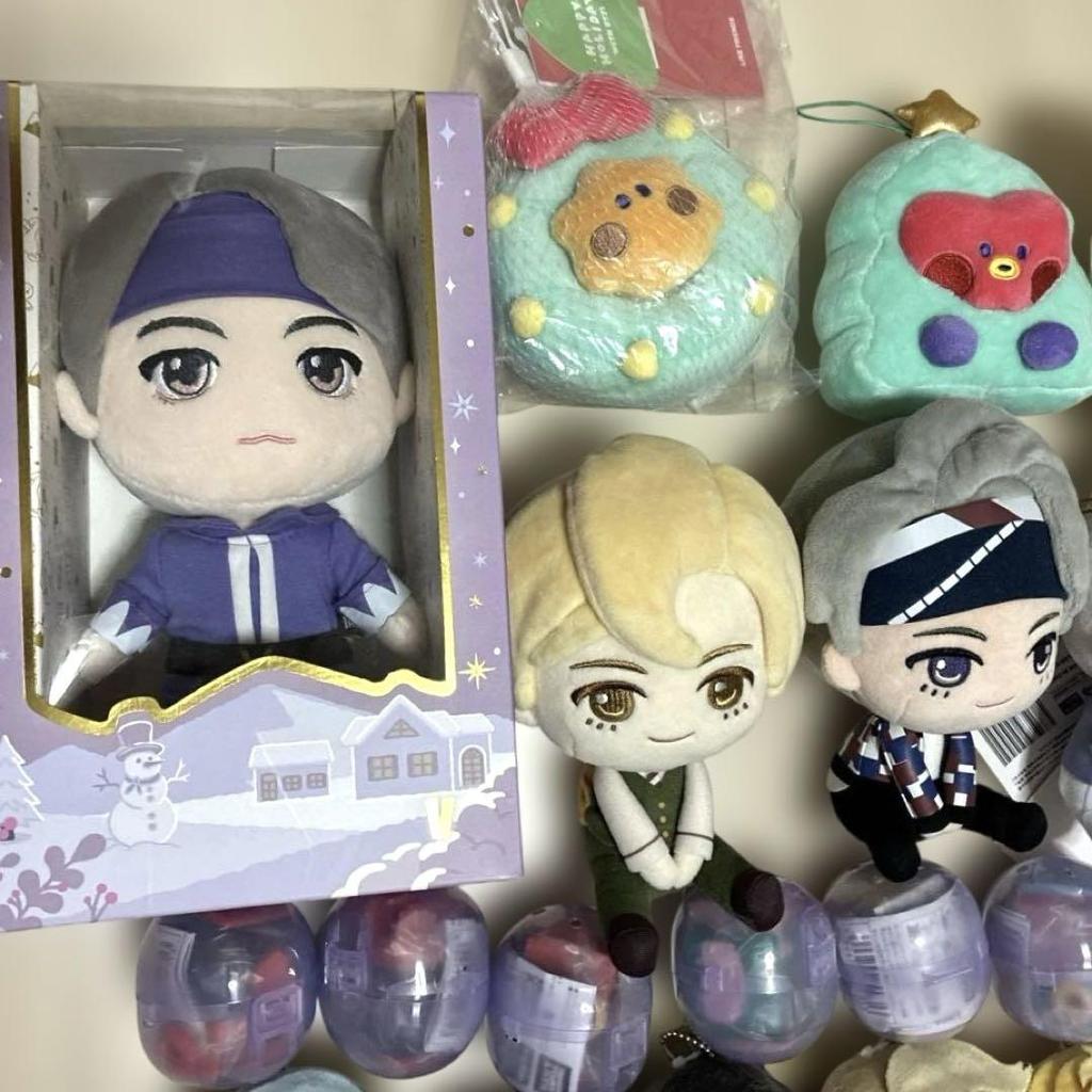 [USED] BT21 TinyTAN BTS Plush Toys, Mini Gacha Machine, and 23 Other Items