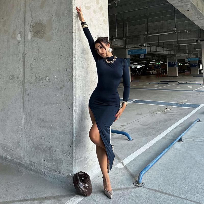 Sexy štíhlé šaty s dlouhým rukávem a dutým zadním dílem