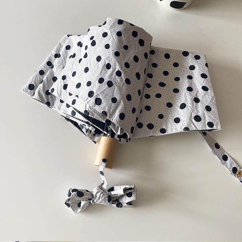 2023 nový polka dot dřevěná rukojeť skládací deštník opalovací krém s ochranou proti UV záření dámský slunečník přenosný kompaktní slunečník