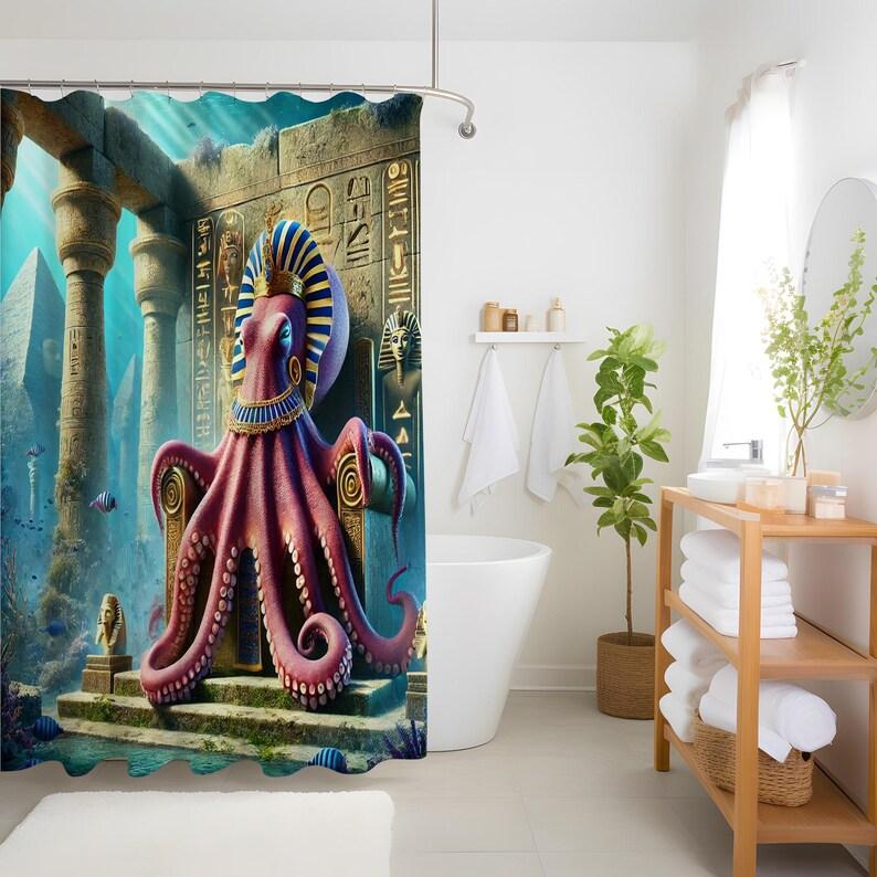 Ägyptischer Oktopus Duschvorhang - Unterwasser-Pyramiden-Fantasie, Pharaonen-Meereswesen, Mythisches Meeres-Thema, Einzigartiges Badezimmer-Geschenk