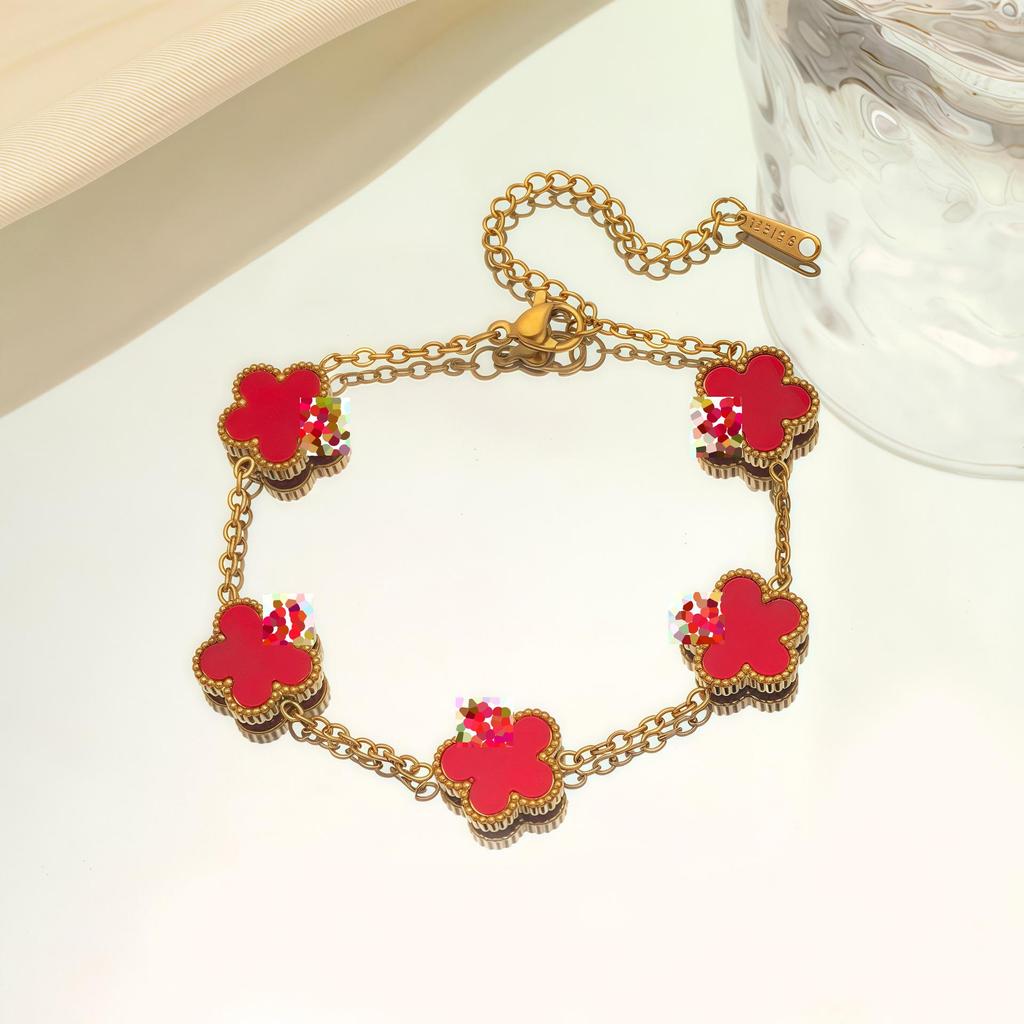 European & American Four-Leaf Clover Bracelet for Women - Simple, Elegant Luxury In Titanium Steel