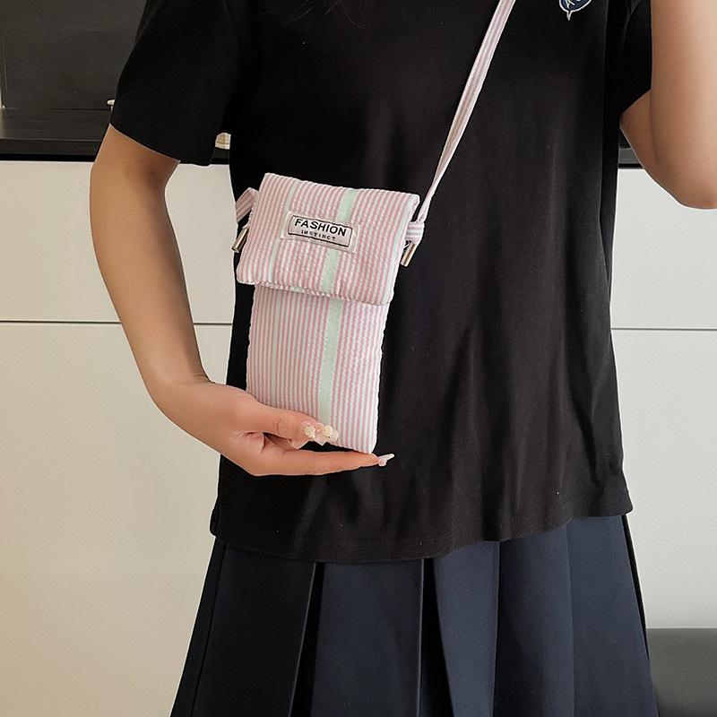 New Small Bag Women's Korean Version Fashion Niche Design Shoulder Bag Student Messenger Bag Casual and Lightweight Small Square Bag