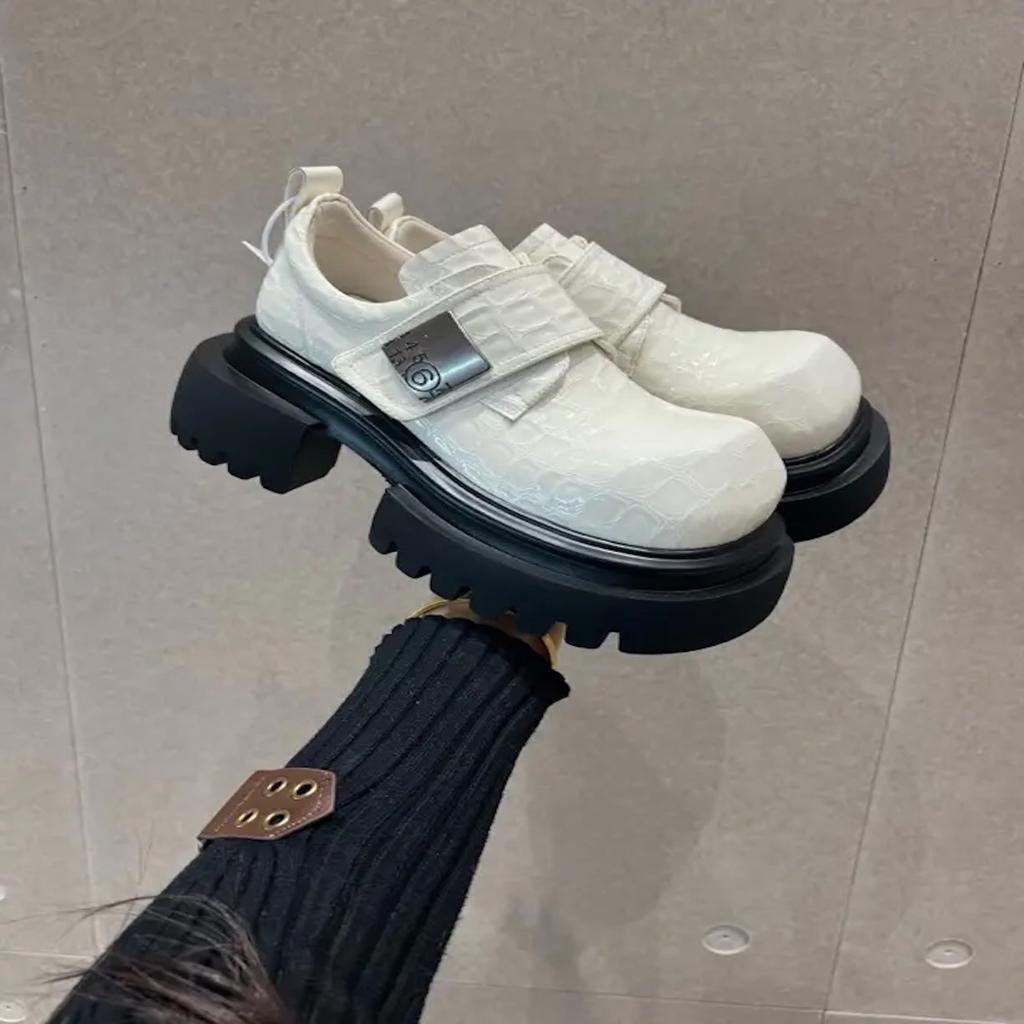 British trendy cool square head small leather shoes for women's 2025 autumn new models, Jue Jue Zi thick-soled heightening metal buckle loafers