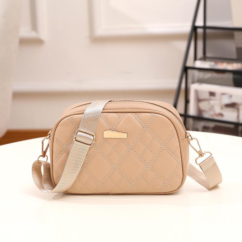 Trendy small bag, new fashion diamond women's bag, women's small square bag, shoulder messenger bag, simple mobile phone bag.