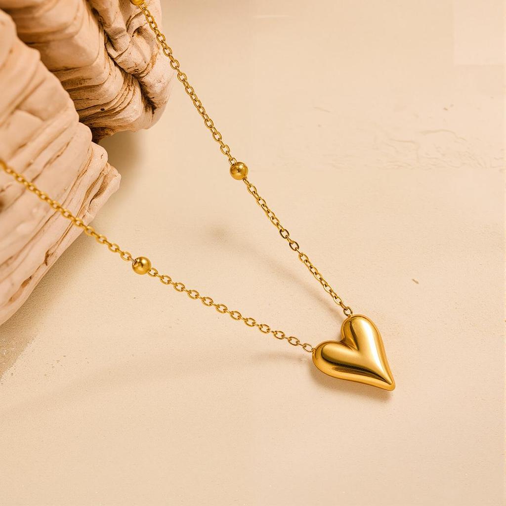 Chic Heart Pendant Titanium Necklace: Beaded, Smooth, Fade-Resistant, Versatile Women's Clavicle Chain