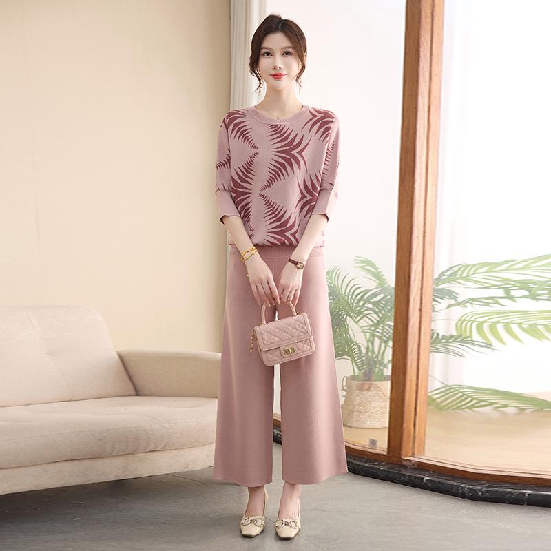 Elegant Knitwear Top & Slimming Wide-Leg Pants Set for Middle-Aged Women - Fashionable Spring & Autumn Apparel