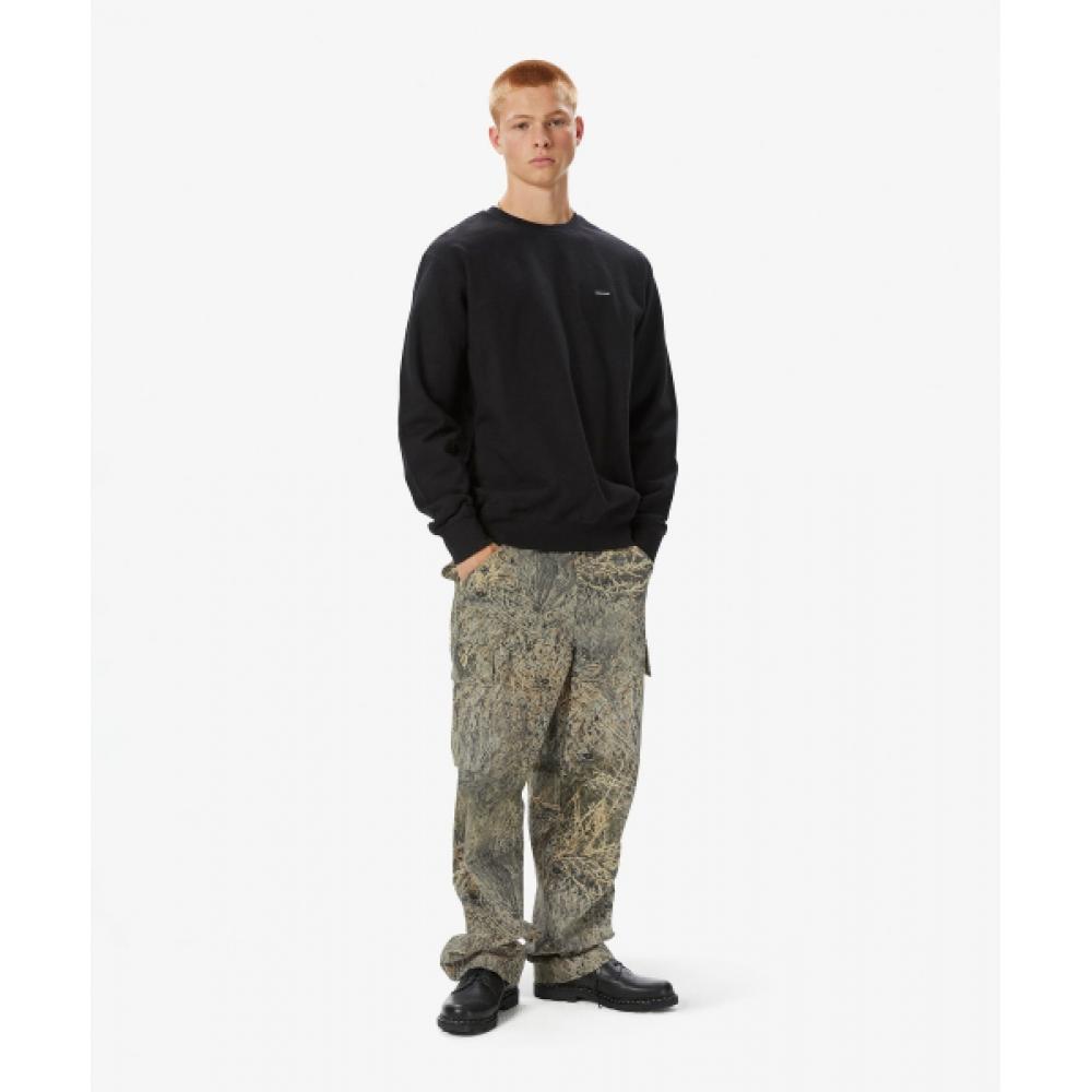 Das ist nie das Tnt. Klassischer HDP-Rundhalsausschnitt in Schwarz