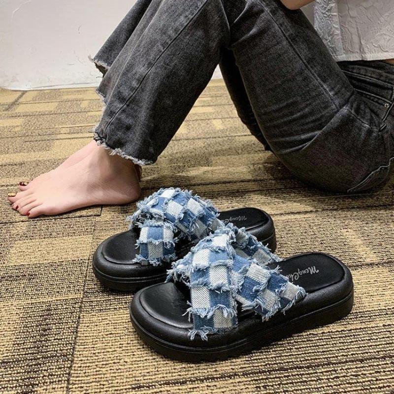 Thick Soled Color Matching Slippers for Women Fashionable and Elegant Casual Platform Sole Sandals Flat Heel Open Toe Slippers