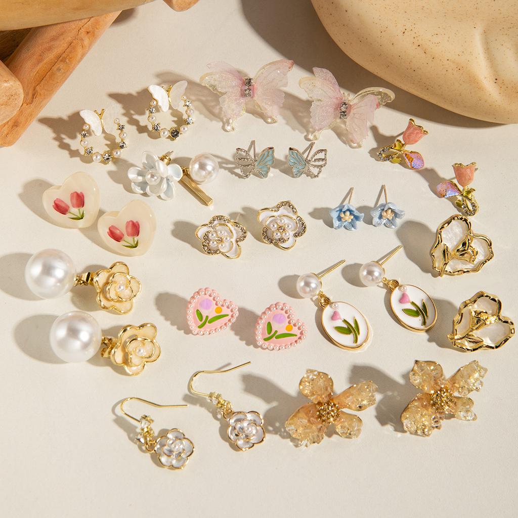 Silver needle French high-end small fresh flower earrings, super fairy geometric pearl butterfly earrings, light luxury stud earrings for women