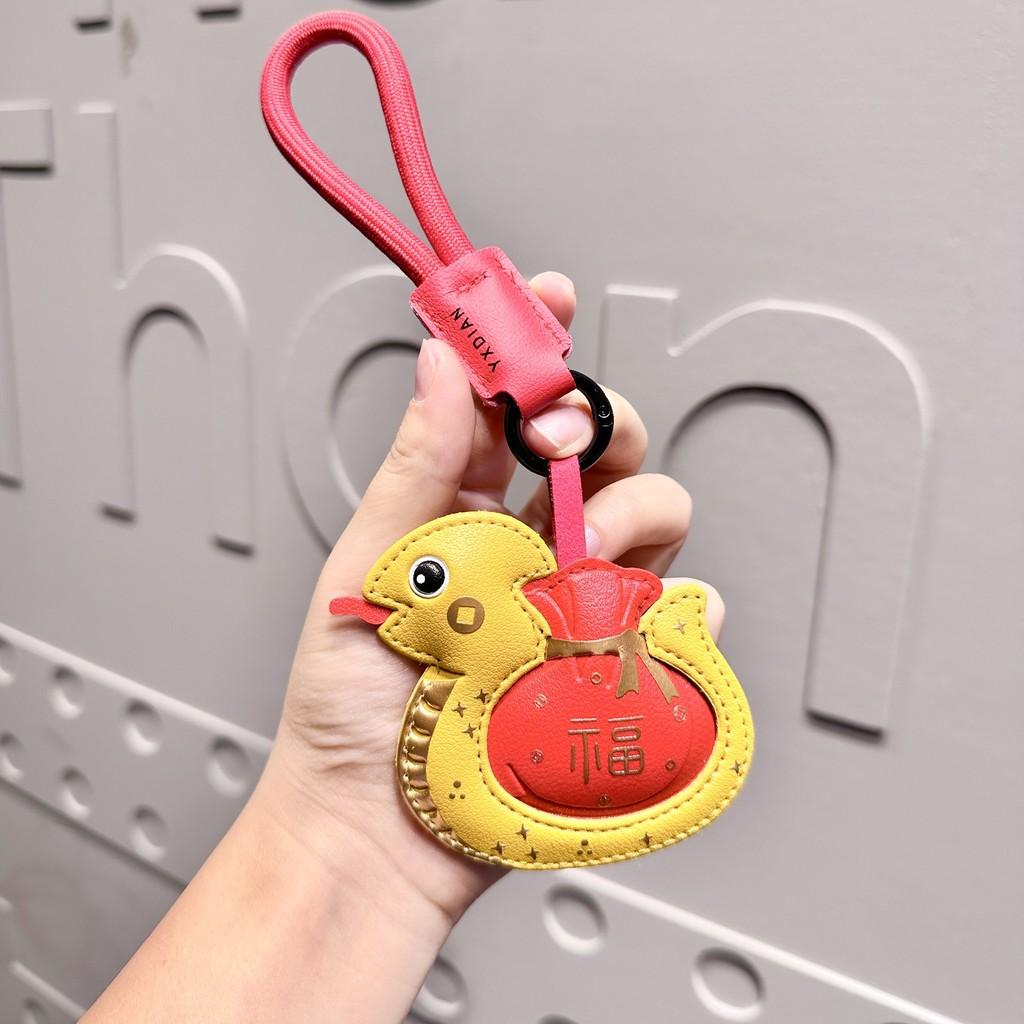 

Snake Luxurious Leather Year Keychain Pendant For Apple Car Keys Stylish Accessory Gift Bag