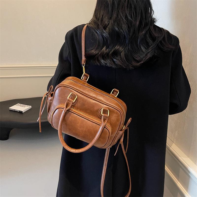 2025 New Women's Retro Backpack Fashion Versatile Handbag Premium Commuter Shoulder Bag Large Capacity