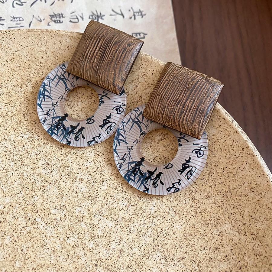 French Retro Silver Needle Round Flat Round Resin Fringed Earrings Light Luxury High-end Earrings Versatile Earrings