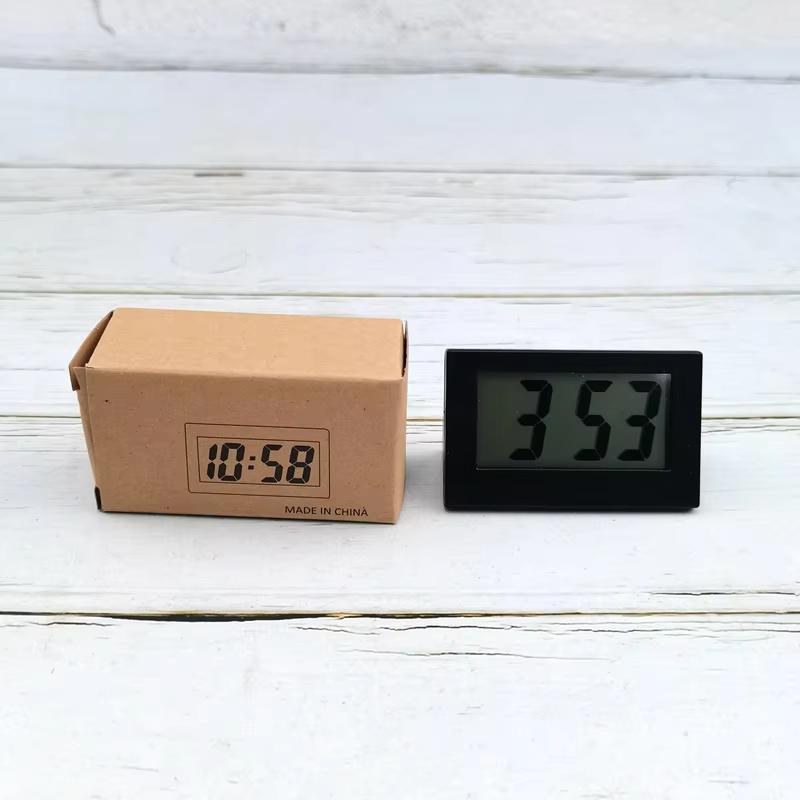 Batteriebetriebene Mini-Tischuhr mit Datum und 12-Stunden-Zeitanzeige, tragbare elektronische LCD-Tischuhr für Wohnzimmer und Schlafzimmer