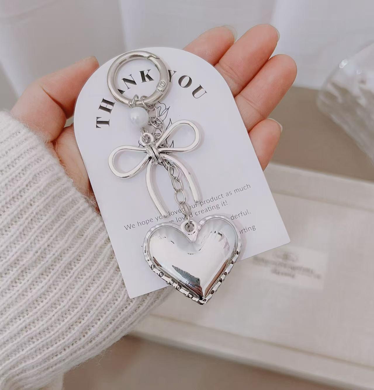 

INS Alloy Bowknot Series: Multi-Use Phone Chain & Keychain Pendant