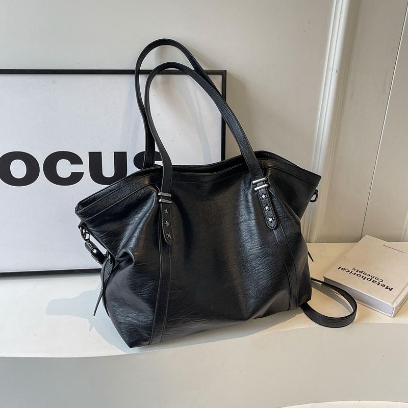 

Bag Large capacity shoulder retro bag Premium sense rivet oblique span bag Women s versatile shoulder bag Women s чорний