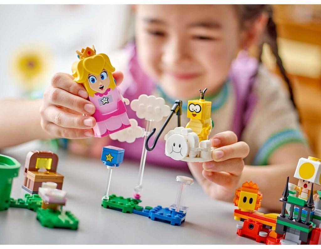 LEGO Super Mario Building Set – Adventure with Interactive Peach (71441)