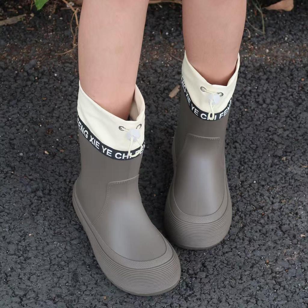 Stilvolle Damen-Wadenhohe Wasserdichte Regenstiefel, Rutschfest und Perfekt für Outdoor-Bekleidung