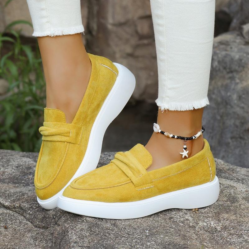 A New Style of Casual, Thick-soled, Flat-heeled, Large-sized Bean Shoes That Can Be Worn with One Foot and Are Versatile