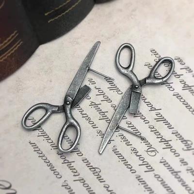1 Pair Gothic Women's Retro Exaggerated Dark Imitation Scissors Fashionable Jewelry Gift Punk Halloween Men's Earrings  Accessories