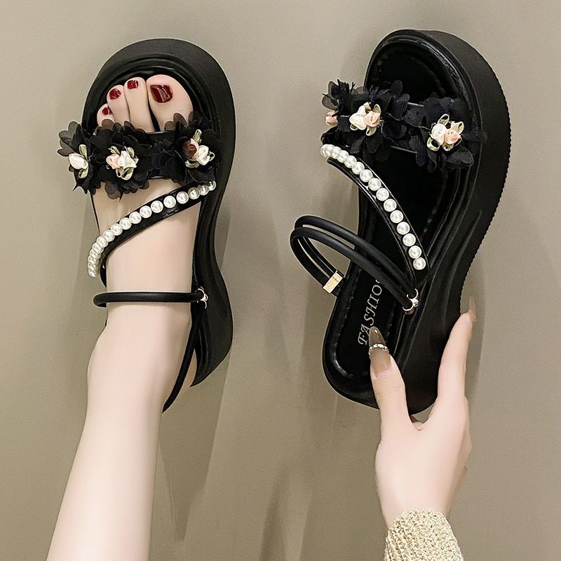 2025 new thick-soled cool slippers for women to wear outside in summer, beach sandals fashion two wear one-word drag
