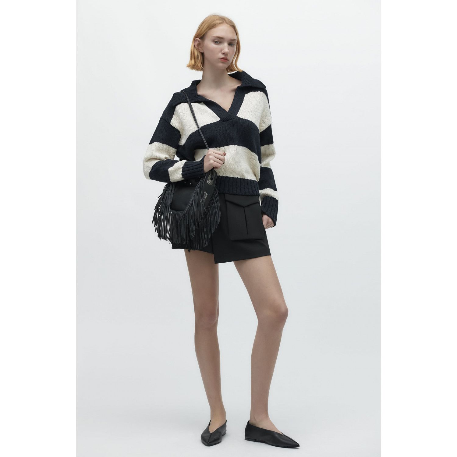 

LEATHER BUCKET BAG WITH FRINGING