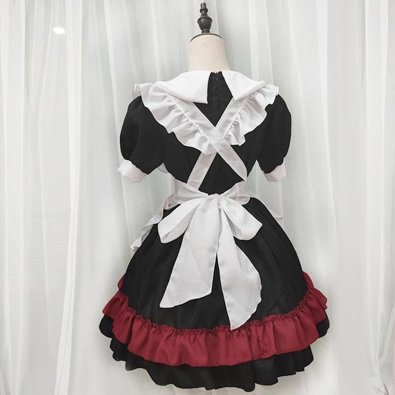 Gothic Vampire Girl Cosplay Costume With Black Red Details For Anime Enthusiasts